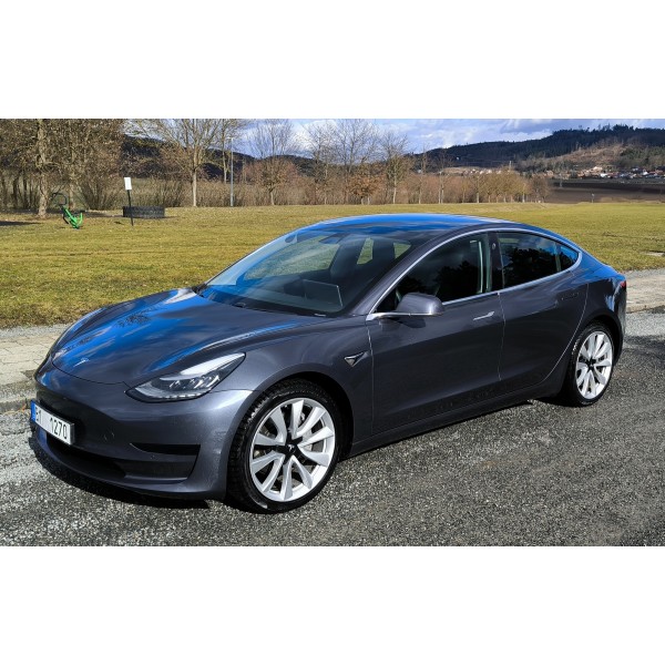 Tesla model 3 Standard Range Plus RWD Sedan, 225 kW, LFP